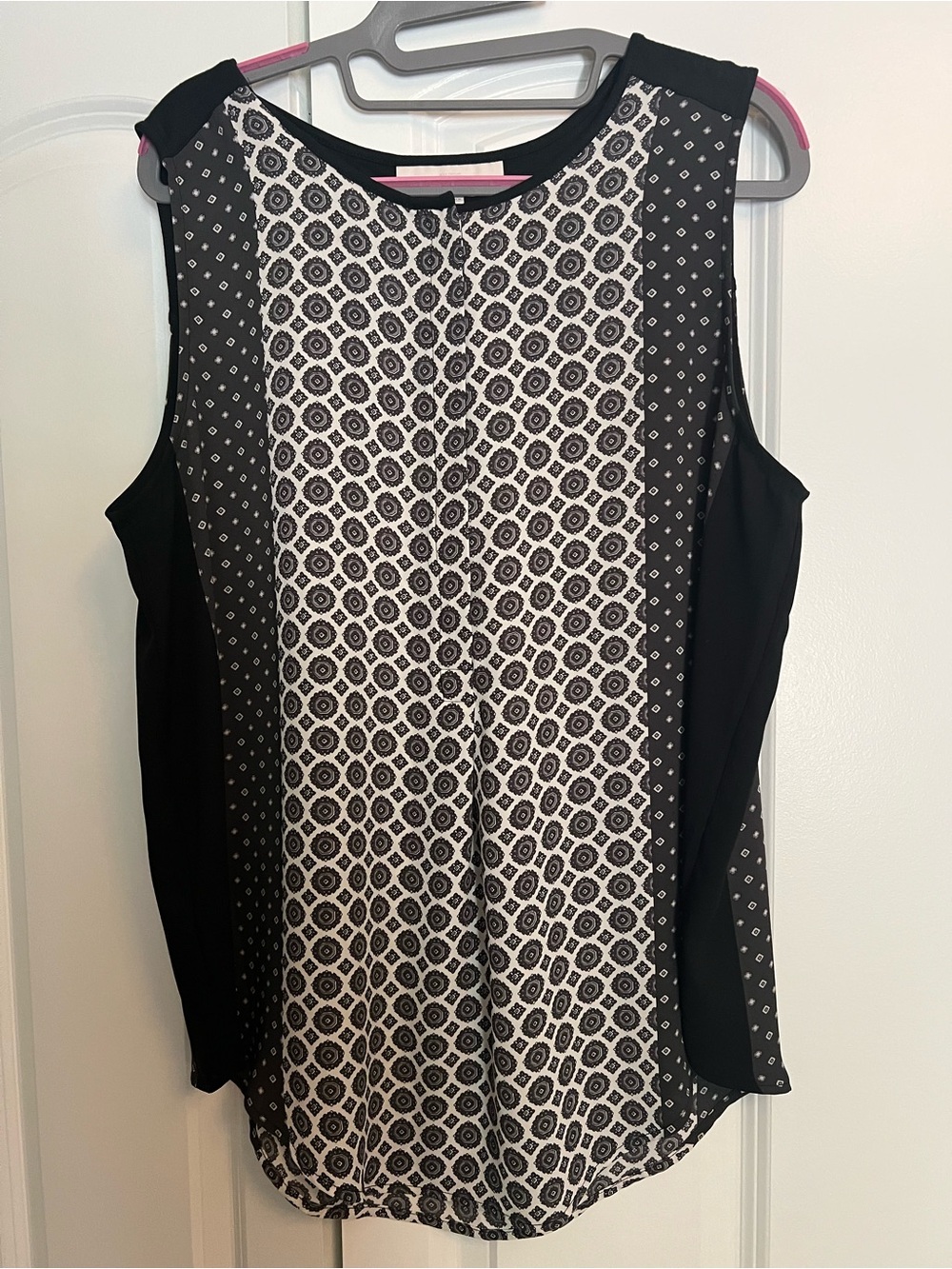 LOFT Black and White Sleeveless Geometric Print Size Large